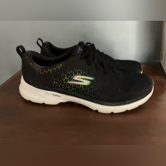 Skechers GoWalk6 slip-ons size 9.5 black - Picture 1 of 3